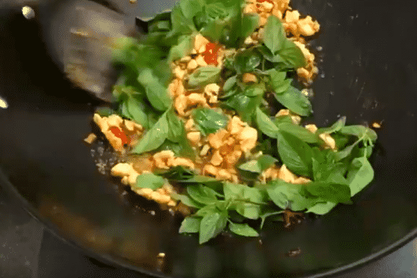 How to cook Thai basil Chicken with egg
